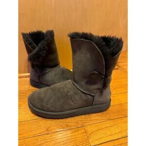 UGG 5803 Brown BAILEY BUTTON WOMEN'S BOOTS SIZE 8 (ugg 100